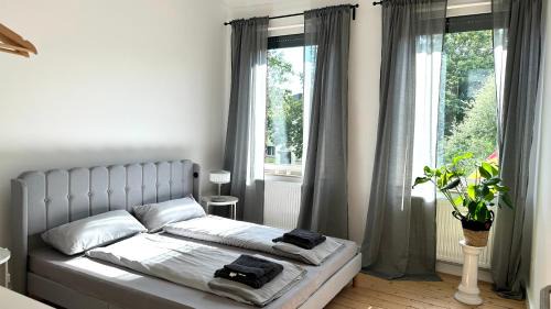 Linn Apartamento | Apartment Savanna im historischen Stadtkern Linn in Krefeld, nähe Düsseldorf Messe, Airport, Parkmöglichkeiten direkt vor dem Haus