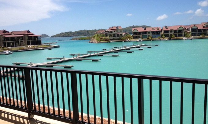 Mahe Island Apartamento | apartamento con vistas al mar y la isla de los ciervos