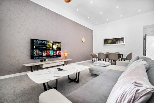 Birmingham Apartamento | Apartment - Secure Parking - Gated Development - Near JQ & Birmingham City Centre - Top Rated - Flower Wall - 12SH