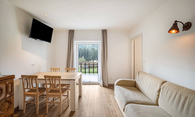 Pfalzen Apartamento | Apartamento 'Silbernagl Sonnig Mit Gartenblick' con vistas al lago, terraza compartida y Wi-Fi