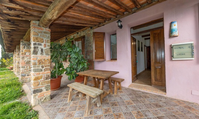 Massa Marittima Apartamento | Apartamento 'Simone' con piscina y jardín compartidos