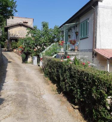 Stazzema Apartamento | Apartment - Sleeps 2 Balcony & Parking