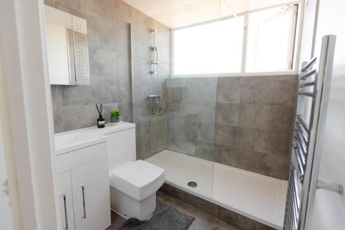 Guildford Apartamento | Apartment - Sleeps 6 - Parking - WiFi