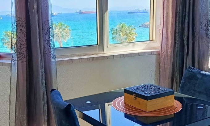 La Línea de la Concepción Apartamento | Apartamento 'Sol y Mar' con vistas al mar y Wi-Fi