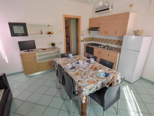 Rosapineta Apartamento | Apartment Solmare-46 by Interhome