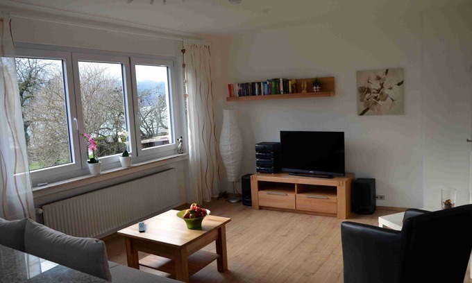 Sipplingen Apartamento | Apartamento 'Sonnenblume' con terraza privada, jardín privado y Wi-Fi