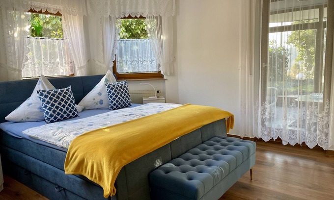 Bad Bocklet Apartamento | Apartment Sonneneck (60sqm) with access to sunbathing lawn and garden