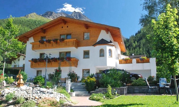 Pettneu am Arlberg Apartamento | Apartment Stark-2 by Interhome
