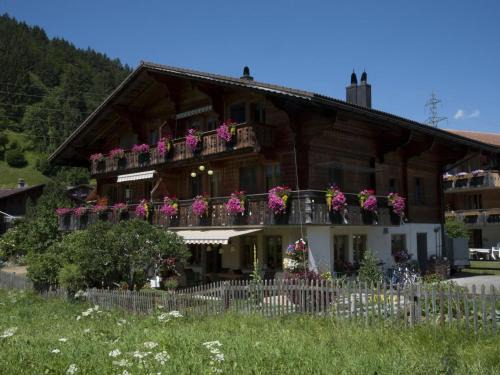 Zweisimmen Nr Gstaad Apartamento | Apartment Steimandli by Interhome