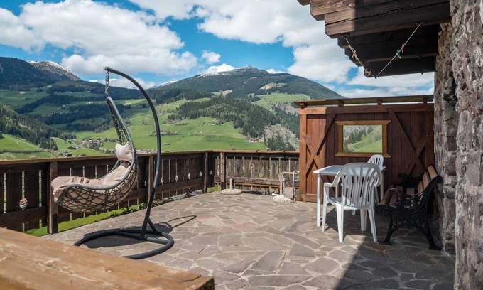 Sarntal Apartamento | Apartamento "Stofnerhof Turmgemach" con vistas a la montaña, terraza privada y Wi-Fi