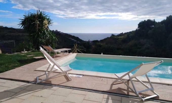 Pompeiana Apartamento | Apartment/studio with private terrace with sea view