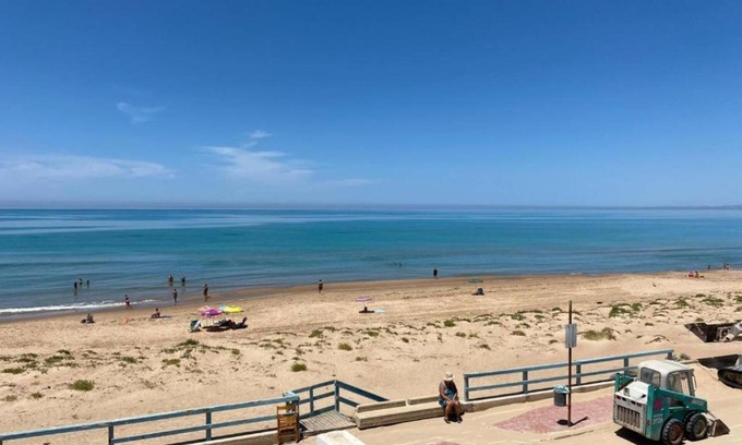Scoglitti Apartamento | Apartamento "Sul Mare Scoglitti 1" con vistas al mar, terraza y Wi-Fi