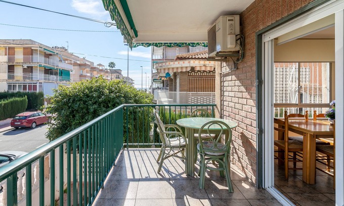 Santa Pola Apartamento | Apartamento 'Girasol Salamanca' con balcón, Wi-Fi y aire acondicionado