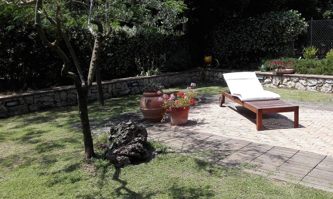 Gianola Apartamento | Apartamento rodeado de vegetación