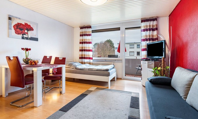 Winnenden Apartamento | Apartamento 'Szafranzimmervermietung' con balcón y Wi-Fi