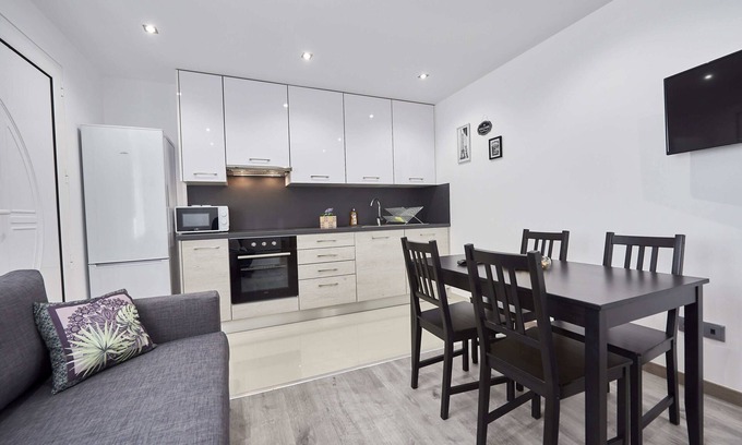 Le Pin Apartamento | APARTAMENTO T2 EN LA PAZ, 1 a 4 camas, acceso A4 / A104