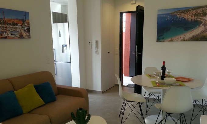 Falicon Apartamento | APARTAMENTO T2 CON APARCAMIENTO - PEQUEÑA TERRAZA - WIFI EN LAS COLINAS DE NIZA