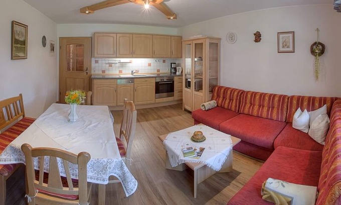 See Apartamento | Apartamento "Teisenberg" en la casa vecina 2 pers. con terrazas al este y al oeste, 54 m²
