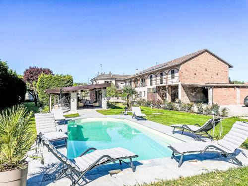 Castell'Alfero Apartamento | Apartment Tenuta Beatrice by Interhome