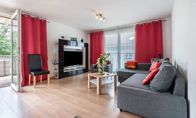 Loffenau Apartamento | Apartamento 'Teufelsmühlblick' con vistas a la montaña, balcón y Wi-Fi