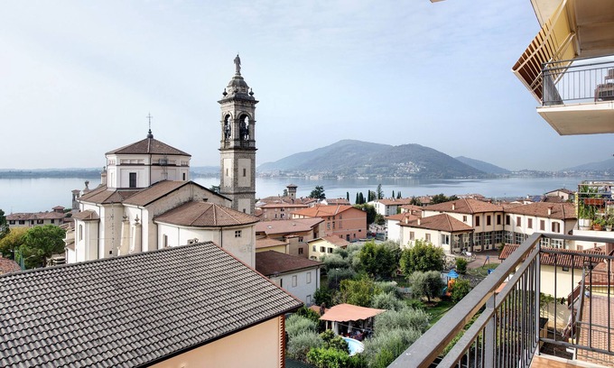 Predore Apartamento | Apartment 'The Blue Lake View' with Lake View, Wi-Fi and Air Conditioning