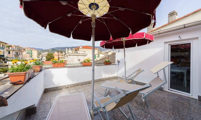 Rezza Apartamento | Apartamento 'La Riviera' con vistas a la montaña, Wi-Fi y aire acondicionado