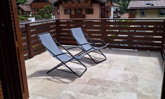 Molveno Apartamento | Apartamento "la sonrisa" y The Joys con fantástica terraza con vistas al lago ****