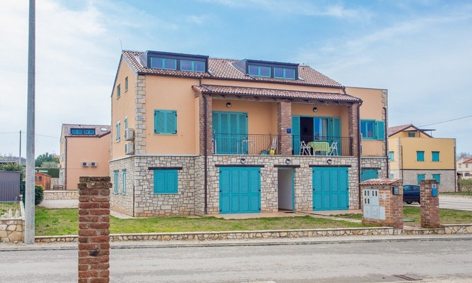 Gedici Apartamento | Apartment Tia with Balcony in Resort Gedici with Shared Pool