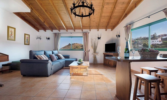 Buen Paso Casa | Apartamento vacacional 'Tily' con vistas al mar, terraza y Wi-Fi