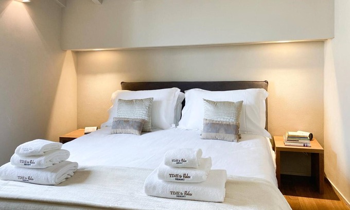 Ponti sul Mincio Apartamento | Apartment 'Time To Relax Resort - Gelso' with Shared Pool, Wi-Fi and Air Conditioning