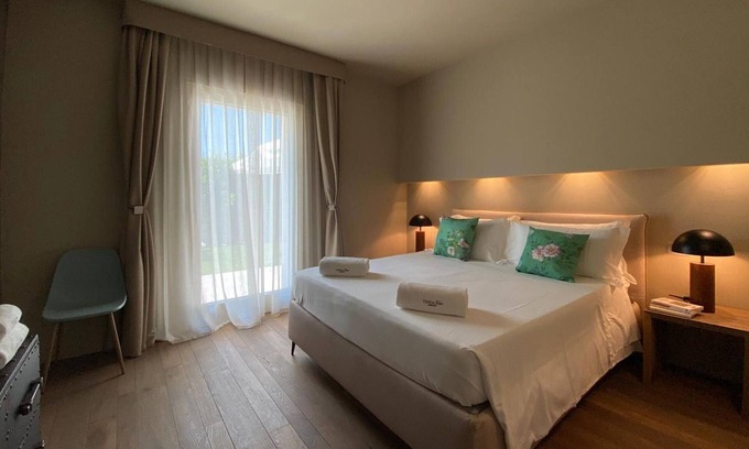 Ponti sul Mincio Apartamento | Apartment 'Time To Relax Resort - Melograno' with Shared Pool, Wi-Fi and Air Conditioning