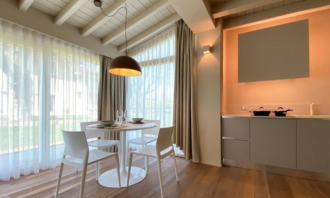 Ponti sul Mincio Apartamento | Apartment 'Time To Relax Resort - Ulivo' with Shared Pool, Wi-Fi and Air Conditioning