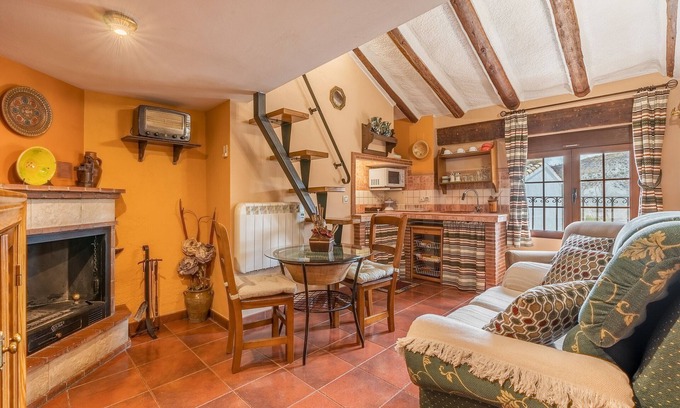 Hinojares Apartamento | Apartamento 'Tomillo' con vistas a la montaña, Wi-Fi y aire acondicionado