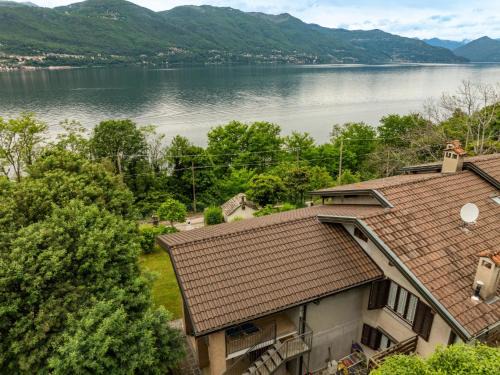 Castelveccana Apartamento | Apartment Tondo-2 by Interhome