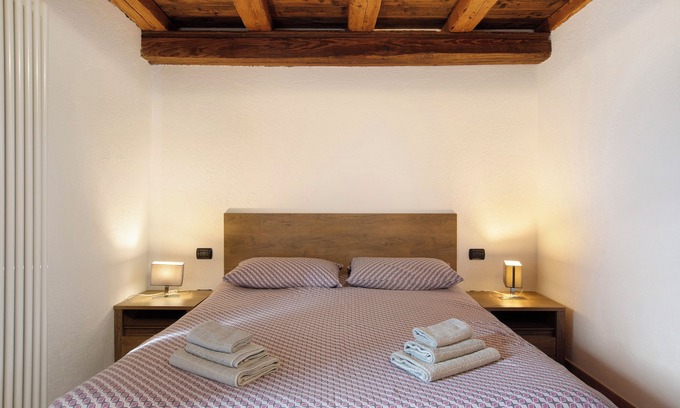 Aosta Apartamento | Apartamento 'Tra Montagna E Città - Aosta' con vistas a la montaña y balcón