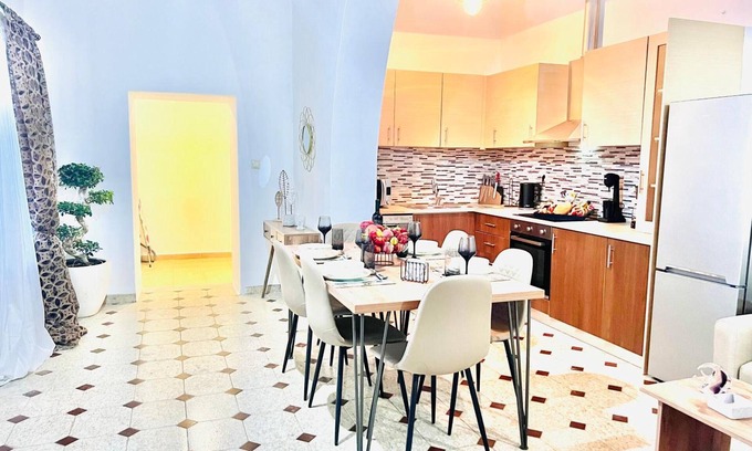 Gennadi Apartamento | Apartment 'Traditional House 1925' with Sea View, Wi-Fi and Air Conditioning