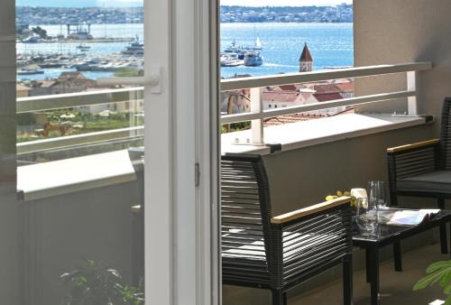 Seget Donji Apartamento | Apartment TRI MASLINE with seaview