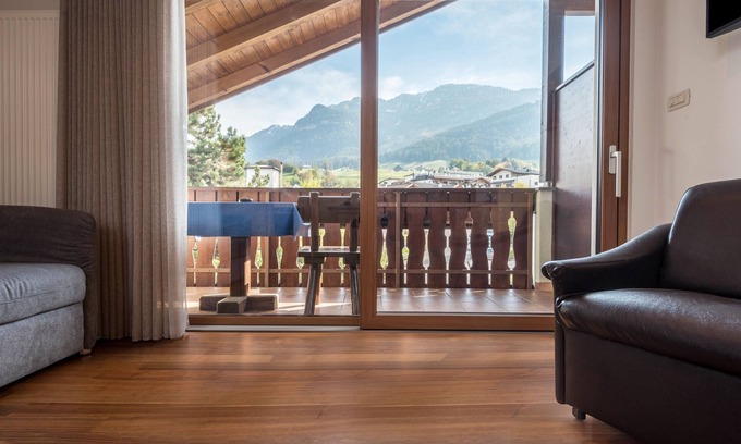 Kastelruth Apartamento | Apartamento "Trocker Kastelruth 8" cerca de Seiser Alm con vistas a la montaña y sauna