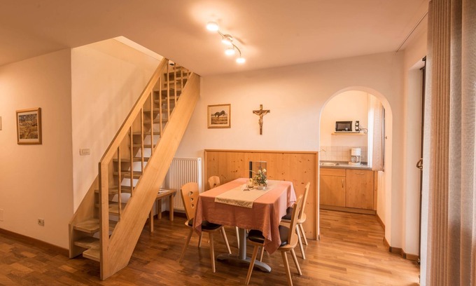 Kastelruth Apartamento | Apartamento "Trocker Kastelrut 12" cerca de Seiser Alm con balcón, bañera de hidromasaje y sauna