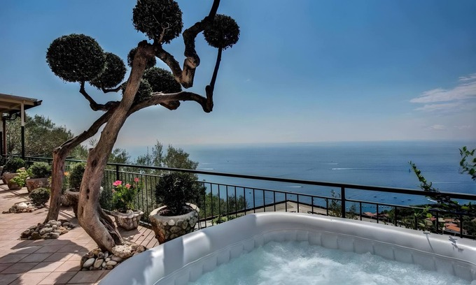 Nerano Apartamento | Apartamento 'Ulivello House' con vistas al mar, Wi-Fi y aire acondicionado