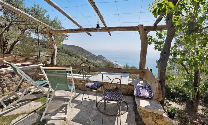 Varigotti Apartamento | Apartamento 'Ulivo' con vistas al mar, terraza compartida y Wi-Fi
