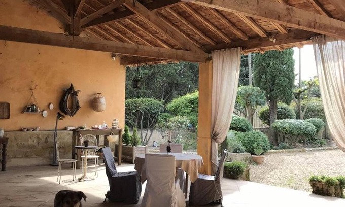 Gallician Casa | Apartment 'Une Maison Dans Un Mas' with Private Pool, Private Terrace and Wi-Fi