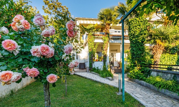 City Center Apartamento | Apartments Cupar / Valentina, 100 m from the beach