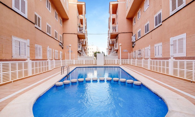 La Mata Apartamento | Apartamento 'Verano Azul' con piscina compartida, Wi-Fi y aire acondicionado