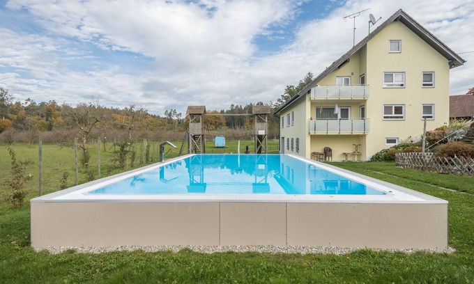 Tettnang Apartamento | Apartamento "Vergißmeinnicht" en Granja cerca del Lago de Constanza con Terraza y Piscina