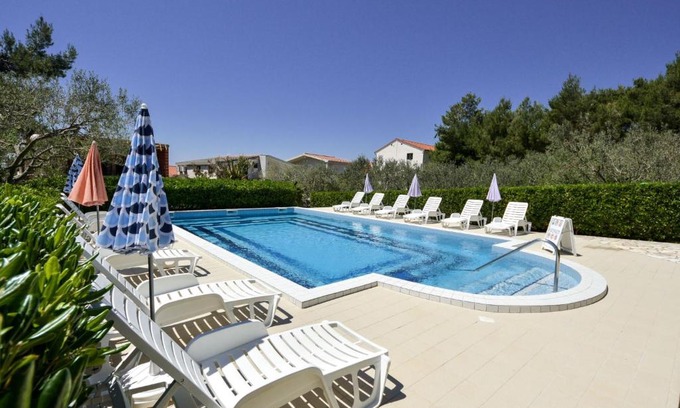 Vir Apartamento | Apartment Vesela-3 by Interhome