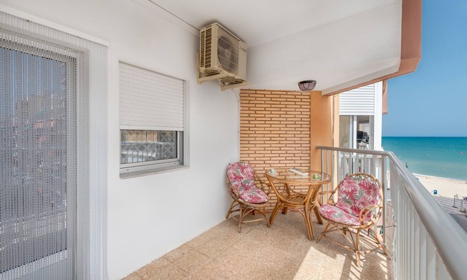 El Perelló Apartamento | Apartamento 'Vista al mar Playa 50 metros' con Terraza, A/C y Wi-Fi