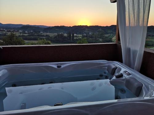 Kraljevec Sesvetski Apartamento | Apartment Viksa with Jacuzzi