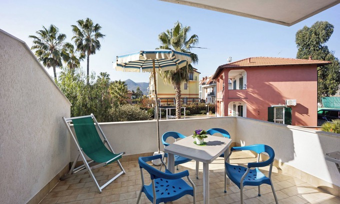 Loano Apartamento | Apartamento 'Villa Paola Bilo 4' con piscina, Wi-Fi y jardín - se admiten animales