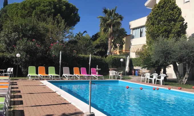 Loano Apartamento | Apartamento 'Villa Paola Bilo 4 Bis' cerca del mar con piscina compartida y Wi-Fi - se admiten mascotas